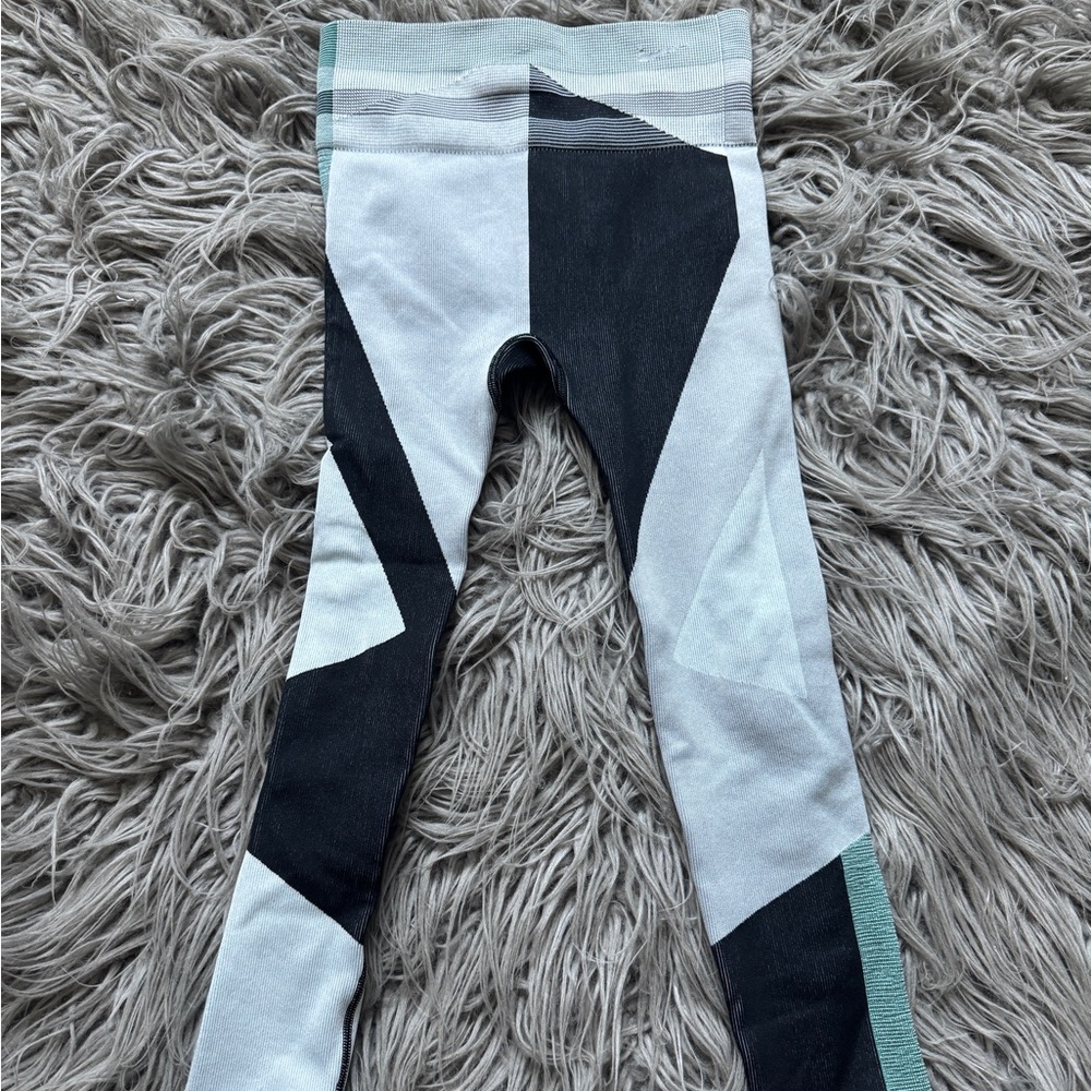 Nike Black and White Geometric Leggings